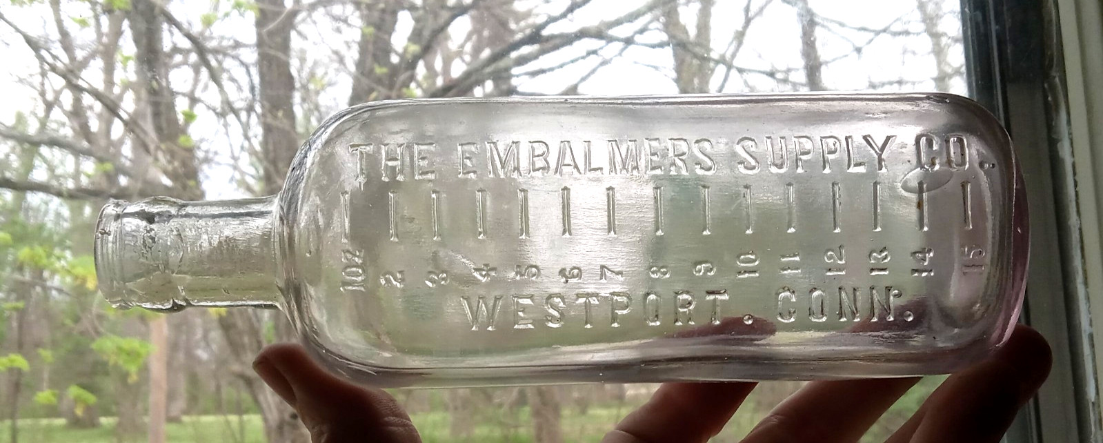 THE EMBALMERS SUPPLY CO WESTPORT,CONN 120 YR OLD POISON BOTTLE FOR DEAD BODIES