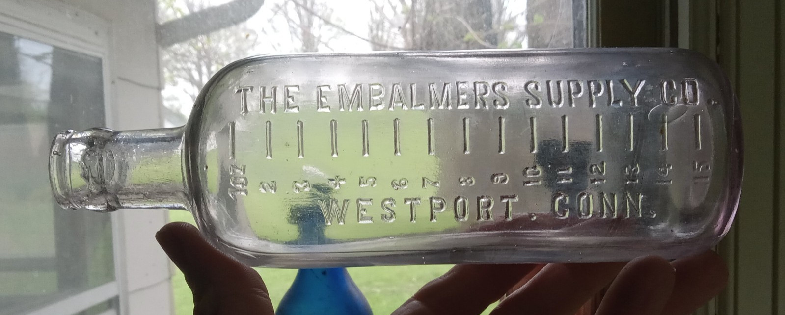THE EMBALMERS SUPPLY CO WESTPORT,CONN 120 YR OLD POISON BOTTLE FOR DEAD BODIES